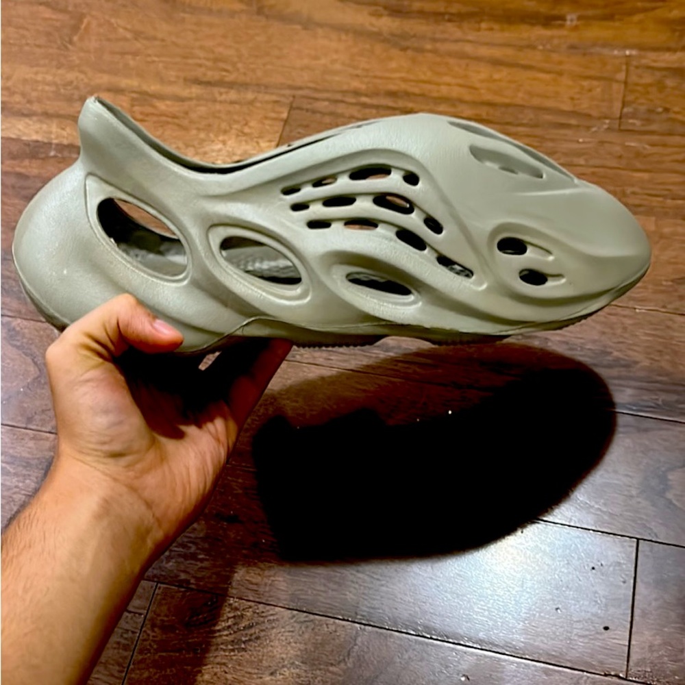 Yeezy Foamrunners (SEND OFFER)
